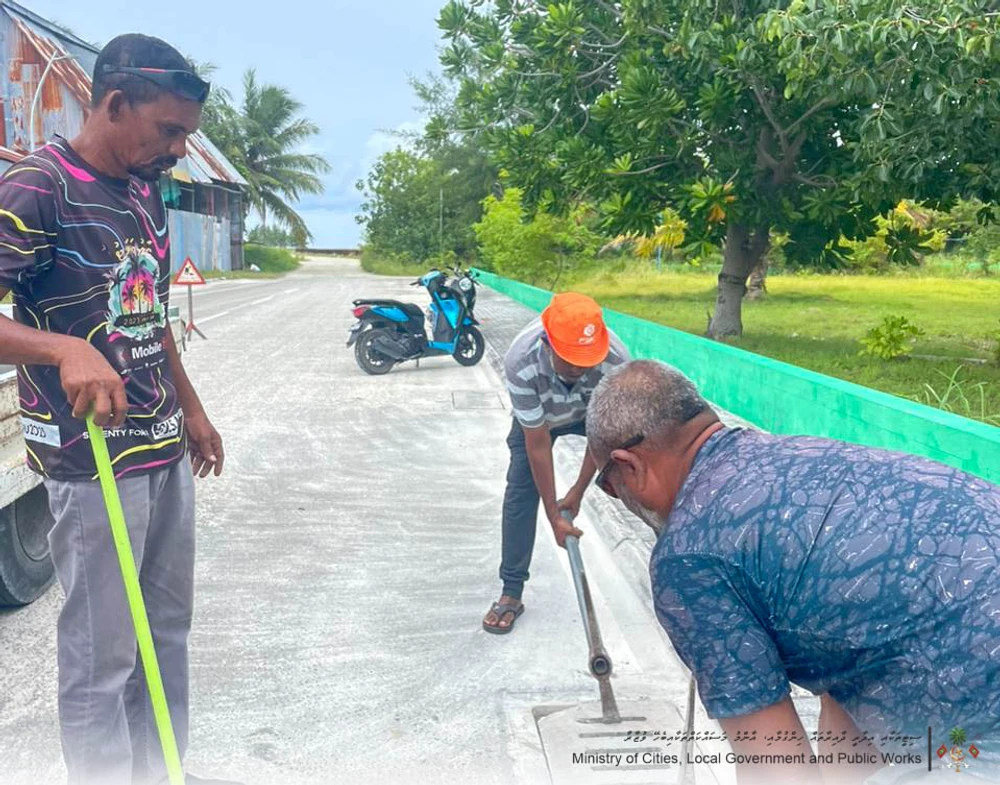 photo for ތިނަދޫ ސިޓީގެ މަގުތަކުގެ ކާނުތައް ސާފުކުރުމަށް މި މިނިސްޓްރީގެ ތިނަދޫ ސިޓީ ޕަބްލިކް ވާރކްސް 